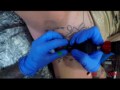 ❤️ Extreem getatoeëerde hottie Sully Savage kreeg een tatoeage op haar clitoris ❤ Russian porno at nl.fotonovelasxxx.ru ❌️ ❌️❤